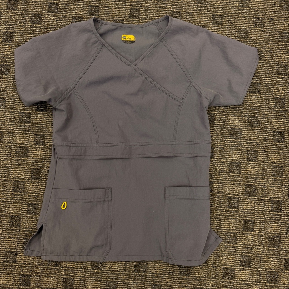 Gray Wonderwink Scrub Top‎ with Pockets Sz small/ style 6314